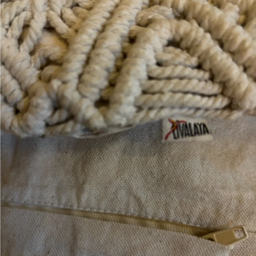 Livalya macrame pillow